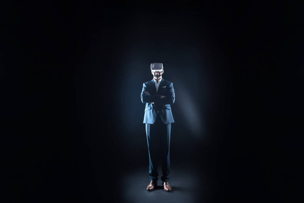 Handsome professional businessman standing cross handed - Фото, зображення