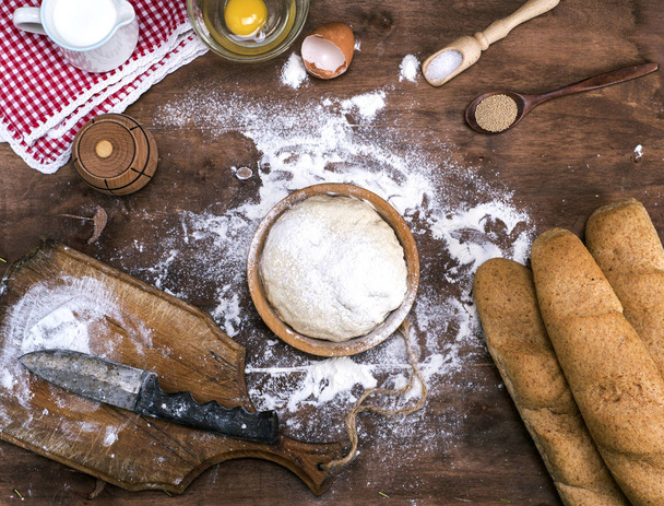 processus de cuisson du pain à partir d'une pâte à levure
 - Photo, image