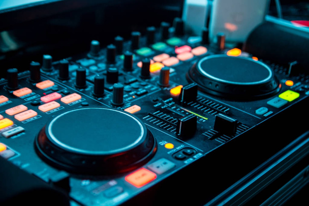 mixer geluid sistem, dj set nachtclub - Foto, afbeelding