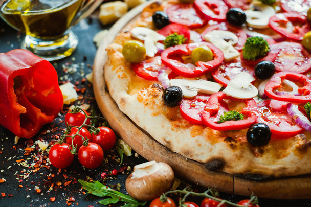 primavera pizza legumes ingrediente alimentar saudável
 - Foto, Imagem