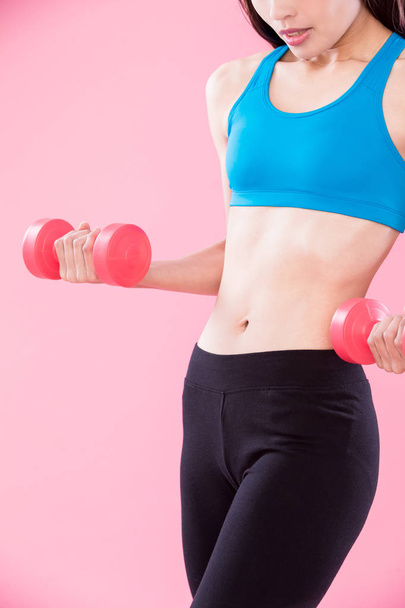 beauty sport woman with dumbbells  on the pink background - Foto, Bild