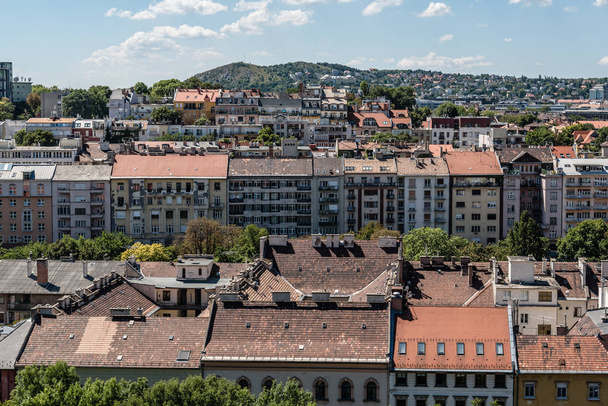 Korkea kulma näkymä asuinalueella Budapestissa
 - Valokuva, kuva