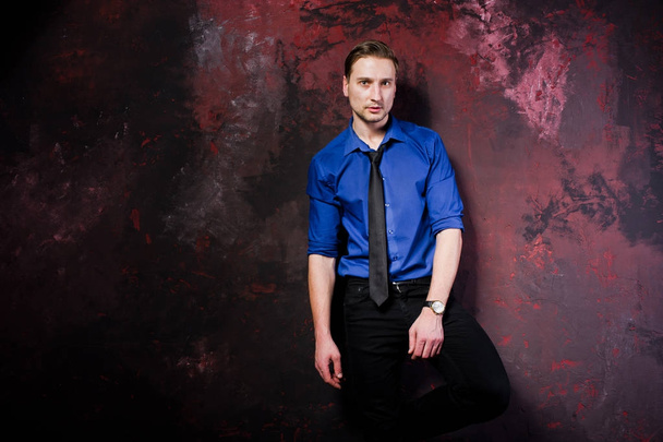 Studio portrait of stylish man, wear on blue shirt and necktie. - Fotoğraf, Görsel