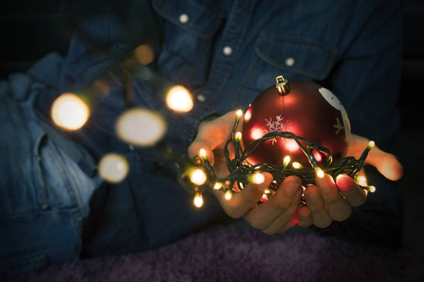 décorations, lumières et cadeaux de Noël
 - Photo, image