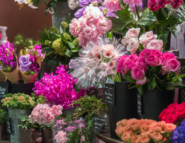 Flowers on the counter of a flower shop in Japan. Copy space for text - Foto, imagen