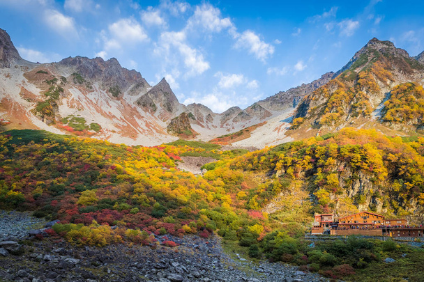Color otoño de Kamokochi Karasawa en Nagano, Japón
 - Foto, Imagen