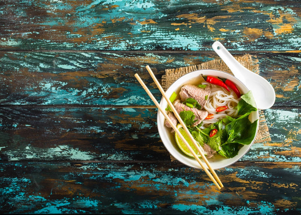 Wietnamska zupa pho - Zdjęcie, obraz