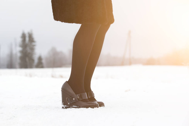 şık deri siyah Çizmeli kadın bacakları - Fotoğraf, Görsel