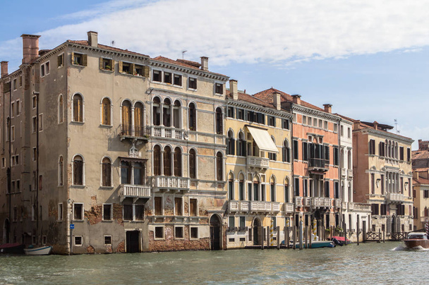 Ανάκτορα κατά μήκος του Canal Grande, Βενετία, Ιταλία - Φωτογραφία, εικόνα