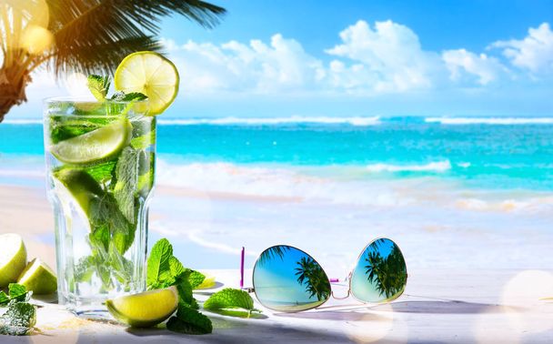 arte verano tropical playa vino bar; mojito cóctel bebida
 - Foto, Imagen