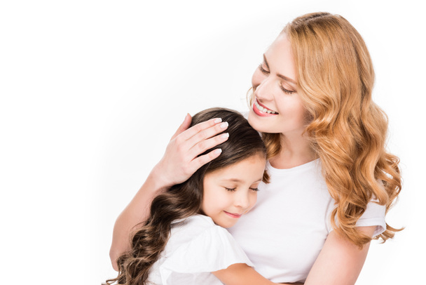 portrait of smiling mother hugging daughter isolated on white - Φωτογραφία, εικόνα