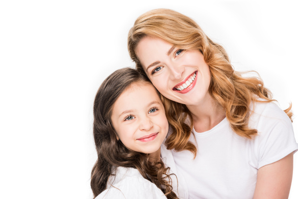 portrait of happy mother and daughter looking at camera isolated on white - Foto, Imagem