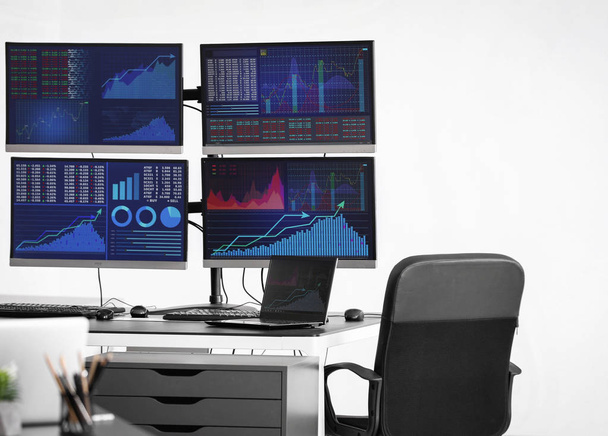 Stock exchange trader's workplace with computers - Foto, imagen