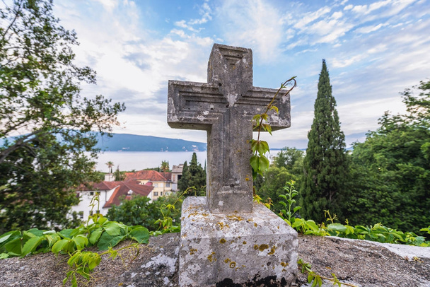 Mosteiro em Herceg Novi
 - Foto, Imagem