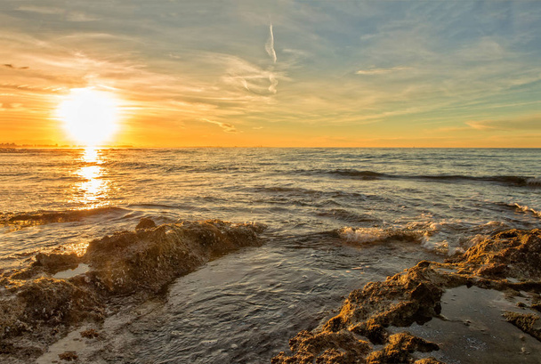 Oropesa del Marin rannikko auringonnousun aikaan
 - Valokuva, kuva