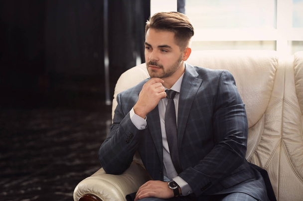 Young man in elegant suit   - Foto, immagini