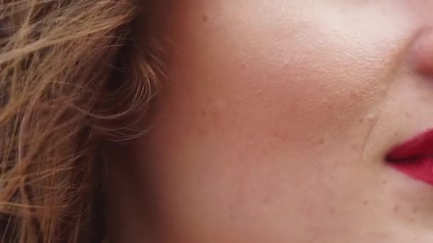 close up shot of a part of the face of a beautiful and young woman with make-up - Filmagem, Vídeo