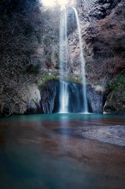 cascata san giuliano, italien. Wasserfall, Langzeitbelichtung. - Foto, Bild