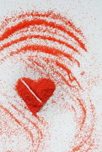 Szent Valentin-nap. szerelem. A szerelem jelképe. A szív. rajz a homokban - Fotó, kép