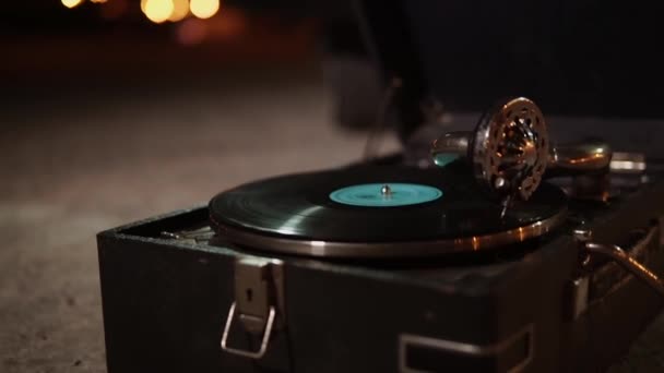 Retro vinyl recorder spinning disk - Footage, Video