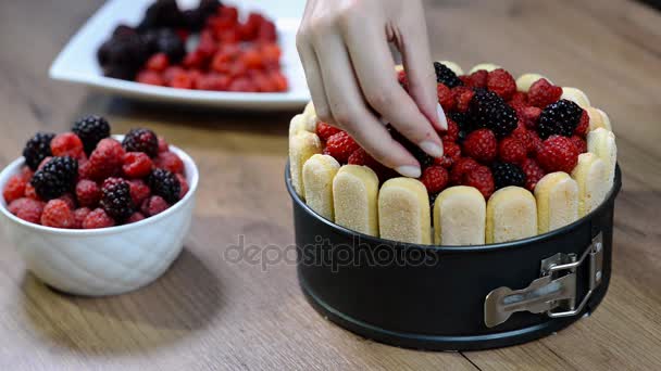 Cook the cake Charlotte with berries - Footage, Video