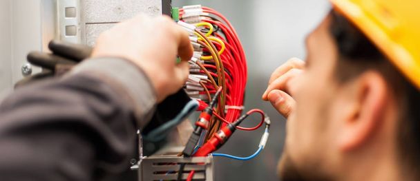 Electrician engineer tests electrical installations on relay pro - Photo, Image