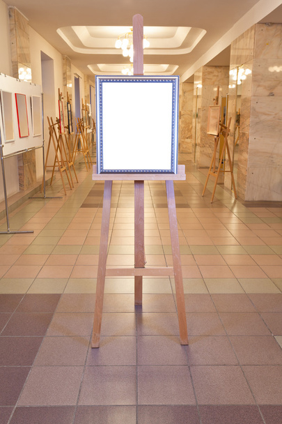 Picture frame on easel in art gallery hall - Photo, Image