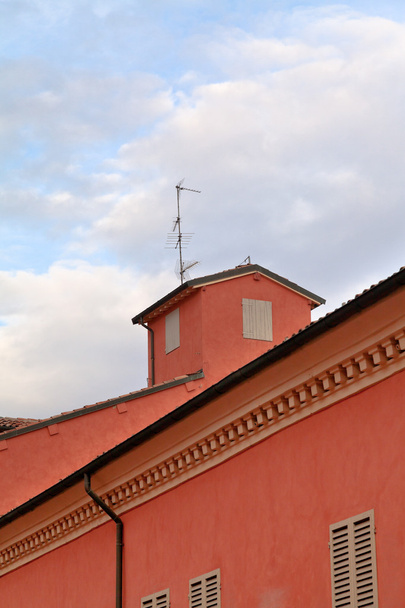 rosa mittelalterliches Haus in Modena - Foto, Bild