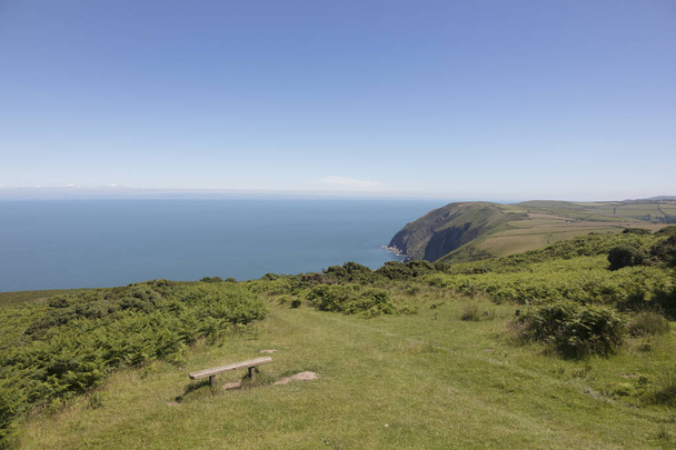Sitz mit Blick auf die Nordküste Englands - Foto, Bild