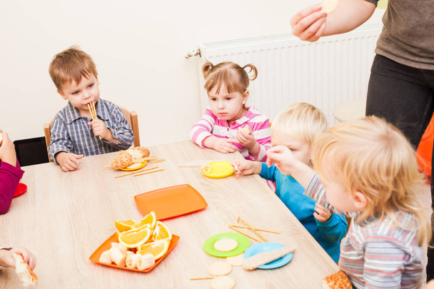 Lunch in kindergarden - Foto, afbeelding