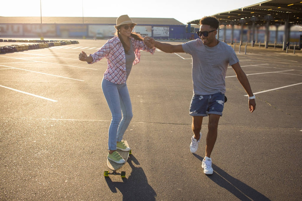 Happy young couple with skateboard, concept of happiness, love and youth. - Foto, Bild