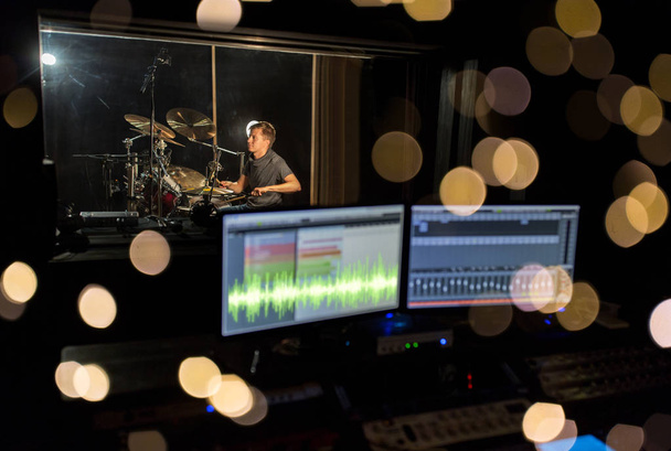 man playing drum kit at sound recording studio - Foto, Imagen