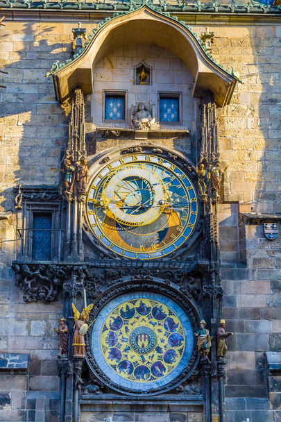 Prag eski şehir ünlü belediye binası saat - Fotoğraf, Görsel