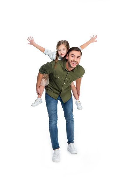 feliz padre e hija piggybacking juntos aislado en blanco
 - Foto, imagen
