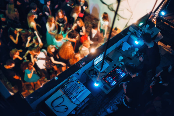 DJ ayarla, parti kavramı, eğlence  - Fotoğraf, Görsel