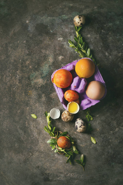 Tarjeta de Pascua con huevos de colores
 - Foto, Imagen