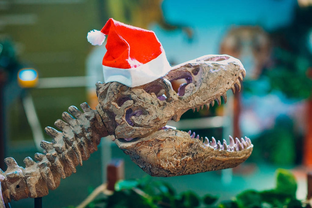 Dinosaurier-Weihnachtsmann aus nächster Nähe  - Foto, Bild