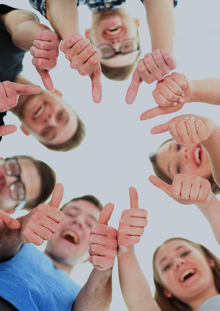 Freundschafts-, Jugend- und Personenkonzept - Gruppe lächelnder Teenager mit übereinander liegenden Händen - Foto, Bild