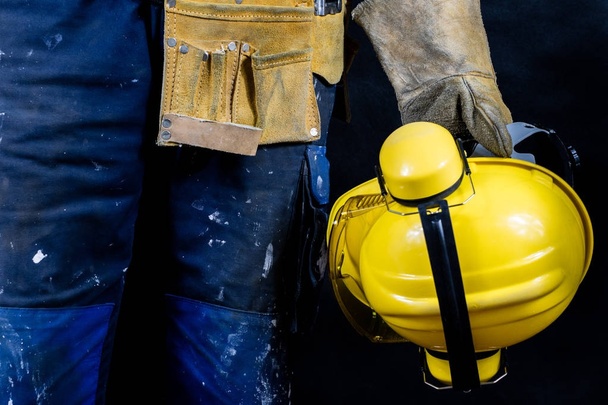 Çalışanlar için iş giysisi. Bir inşaat işçisi holding p - Fotoğraf, Görsel