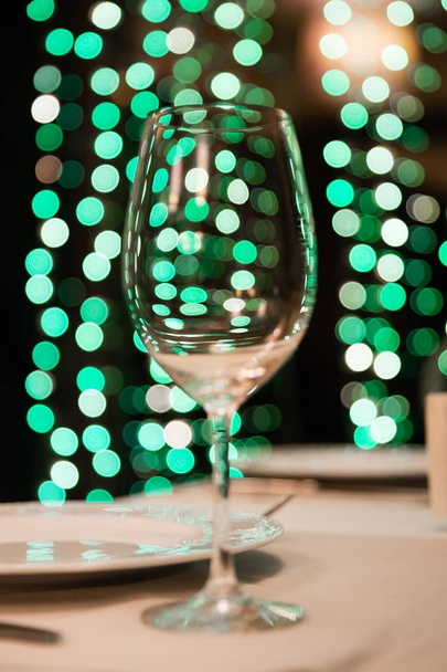 Empty glass on the table in restaurant, bokeh on background - Фото, зображення