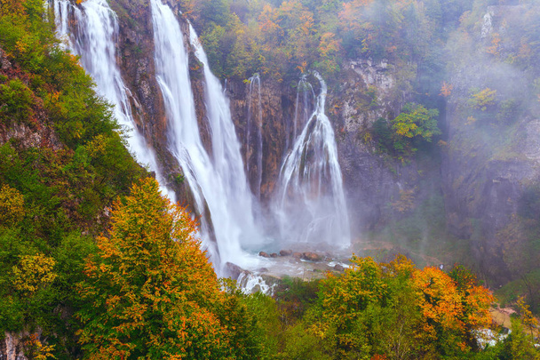 Cascate, Parco nazionale di Plitvice, Croazia
 - Foto, immagini