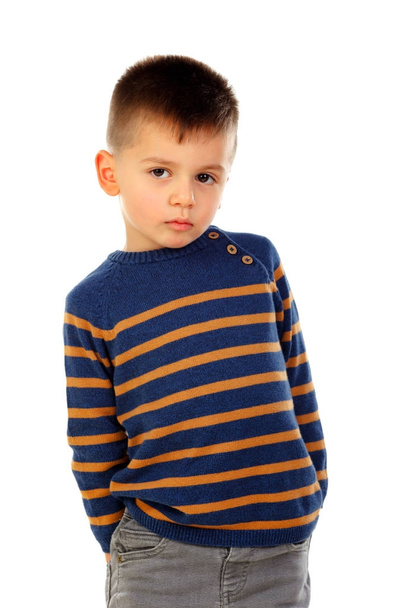 χαριτωμένο μικρό αγόρι με τη σοβαρή έκφραση που απομονώνονται σε λευκό φόντο - Φωτογραφία, εικόνα