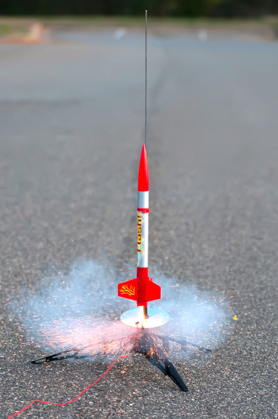 létající raketa modelu - 写真・画像