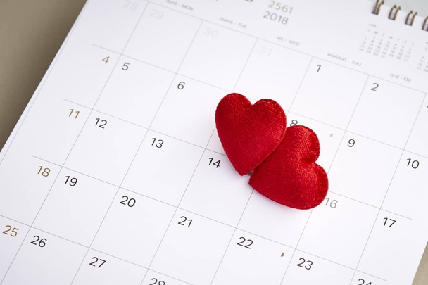 2019 年 2 月 14 日の赤いマークとカレンダー。バレンタインデーのコンセプト - 写真・画像