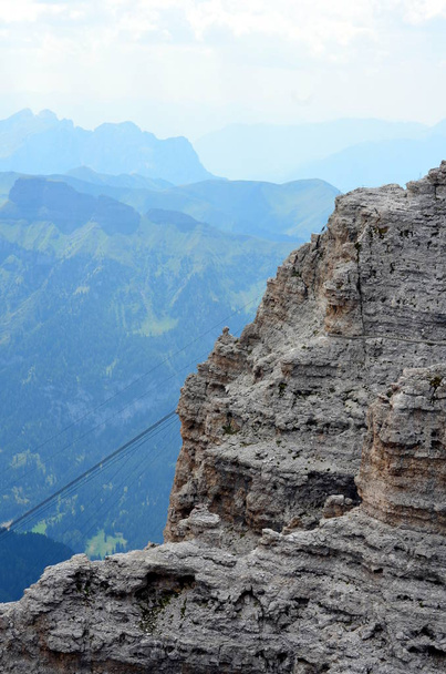vista das Dolomitas italianas protegidas pela UNESCO
  - Foto, Imagem