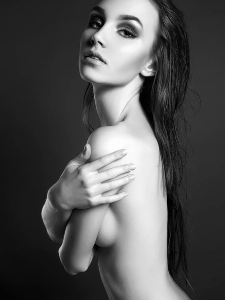 amazing wet nude woman. sexy Beautiful young girl - Zdjęcie, obraz