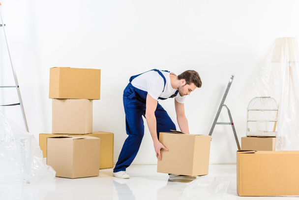relocation service worker taking box - Photo, Image