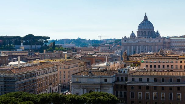 Vatikaanivaltio. Pyhän Pietarin kirkko. Panoraamanäkymät Roomaan ja Pietarinkirkkoon, Italia
 - Valokuva, kuva