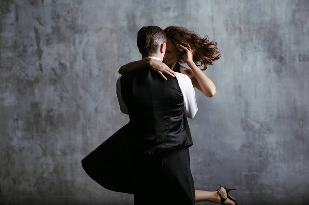 Young pretty woman in black dress and man dance tango - Foto, Imagem