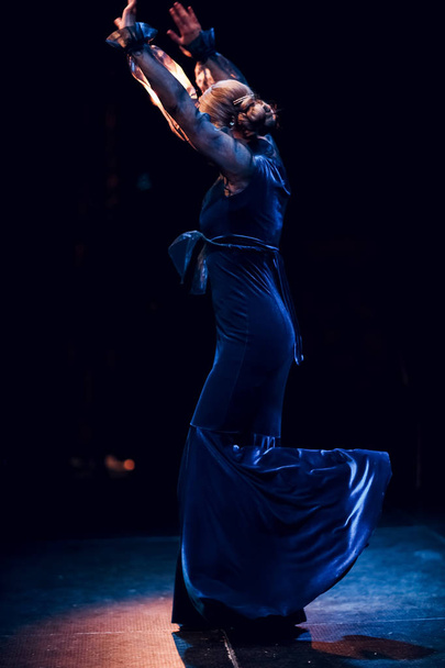 фламенко, Іспанія, танець в національних костюмах
  - Фото, зображення